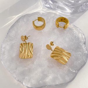 Super beautiful French art vintage square tinfoil pleats wrinkles hammered crater gold earrings studs