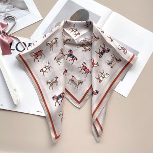 European-style retro pony mulberry silk silk scarf female Korean version is easy to wear a small square scarf, professional commuting collar scarf, thin square scarf