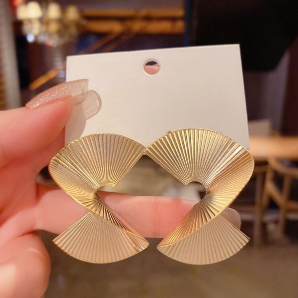 European and American cross-border personality temperament is fashionable, geometric earrings, women's retro spiral fan leaf earrings, unique earrings