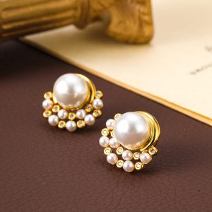 French simple retro pearl stud earrings, 925 silver needles, micro-inlaid zirconia, versatile, small fragrance earrings, light luxury and high-end