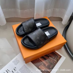 Foreign trade L home new letter embossed slippers men's 2024 spring and summer flat-bottomed top layer cowhide versatile slippers women