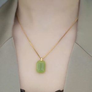 In 2023, the new popular necklace women's light luxury brand pendant emerald green white clavicle chain INS