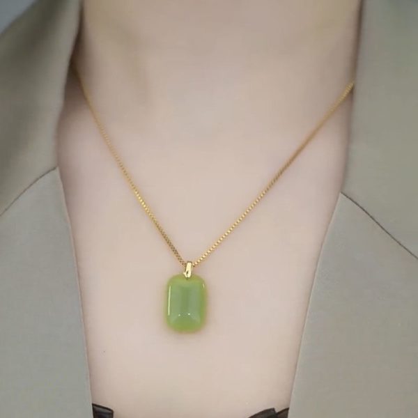 In 2023, the new popular necklace women's light luxury brand pendant emerald green white clavicle chain INS - Image 4