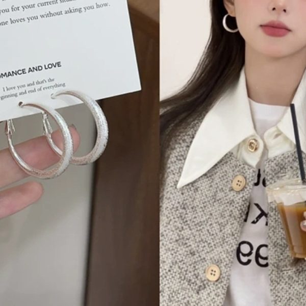 French matte baby's breath hoop earrings women's simple niche design earrings versatile temperament high-end earrings