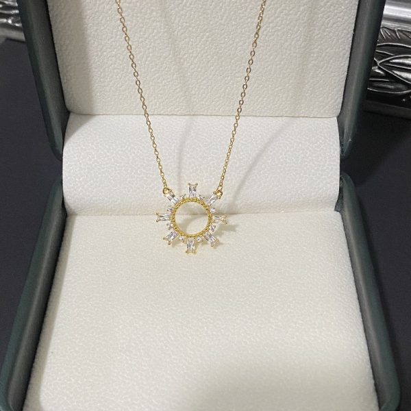 Sun and moon pattern religious copper necklace does not fade women's high-end sense niche light luxury versatile pendant - Image 4