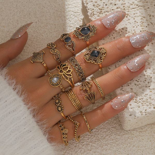 The new 15-piece personalized alloy design is a fashionable and versatile ring set suitable for women's daily wear