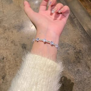 Super flash zircon bracelet women's light luxury delicate niche high-end French bracelet crystal shining diamond design hand jewelry