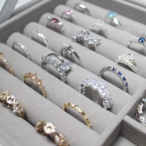 Japanese and Korean fashion sterling silver zircon ring, female baby's breath set with diamonds, vintage niche design, high-end open ring ring