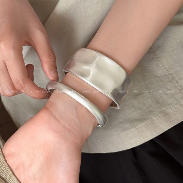 Vintage Brushed Irregular Cross Bracelet Women's Summer 2025 New Cold Wind Bracelet Niche Design Hand Ornament - Image 4
