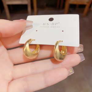 Matte metal brushed craft earrings, French vintage fashion, niche design earrings, personality simple and versatile earrings