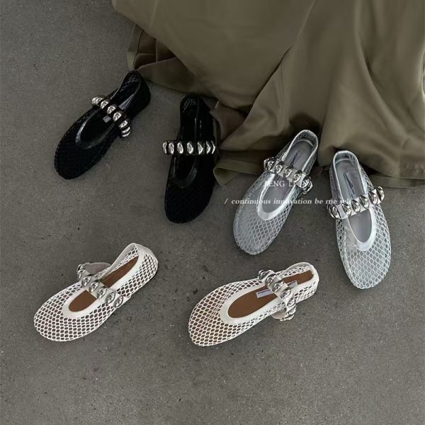 Shallow mouth small fragrance wind cave shoes 2025 spring new pearl single shoes women's hollow breathable toe low-heeled shoes