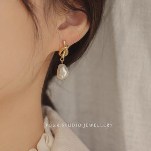 French Retro Baroque Pearl Earrings Women's 2024 New Cross-border 5elect Trendy Light Luxury Temperament Knot Earrings