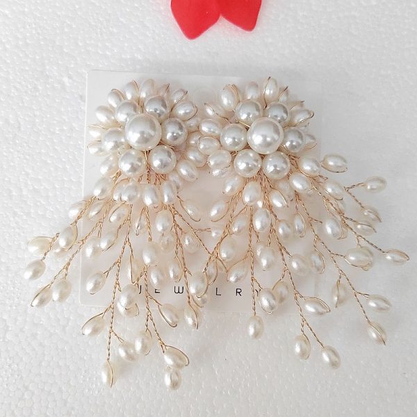 Cross-border hot selling pearl waterfall flower hand-wound pearl French elegant high-end temperament tassel earrings for women - Image 4