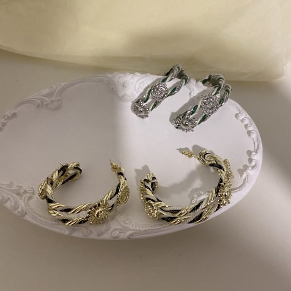 French niche design sun C ring earrings simple and high-end sense of hollow French retro circle women - Image 2