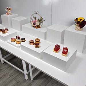 白色亚克力展示盒子立方体食品甜品有机玻璃道具展示盒空心亚克力